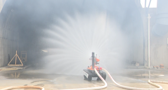 昭通首輛消防滅火機器人在昭陽區“上崗”凌天智能提供