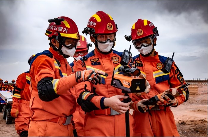 1757043504631110.jpg 內蒙古消防開展“北疆藍光·2025”全區消防救援隊伍地震災害救援實戰拉動演練.jpg